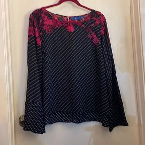 Apt 9 size XL cropped black striped floral blouse
